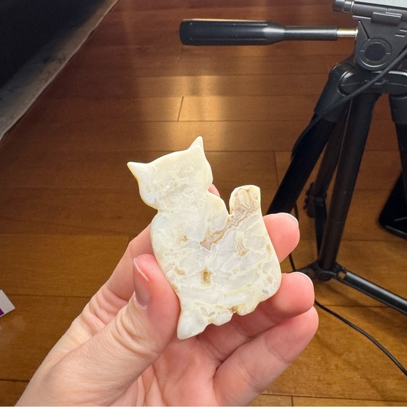 Cream Cat-Shaped Stone White Jade - Picture 1 of 3